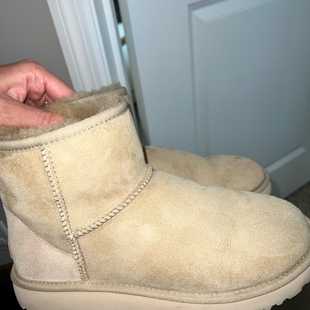 UGG Classic Mini II